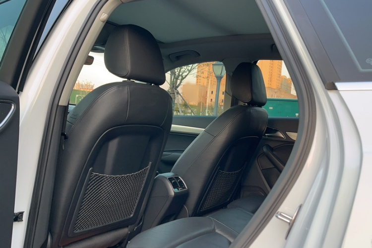 奥迪Q3 2017款 35 TFSI quattro 全时四驱风尚型中控内饰7006