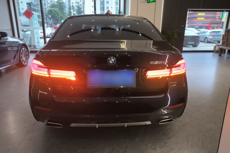 宝马5系 2022款 改款 525Li M运动套装车身外观6