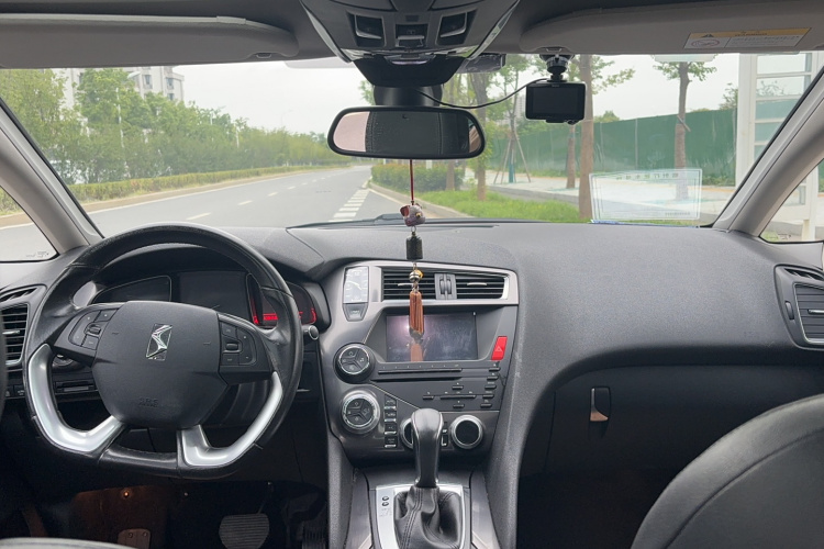 DS 5 2013款 1.6T 雅致版THP160中控内饰7006