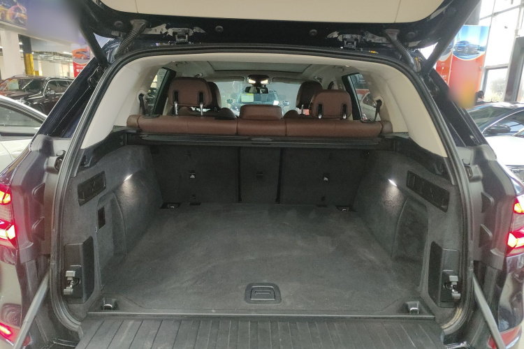 宝马X5(进口) 2022款 xDrive30i M运动套装机舱底盘23