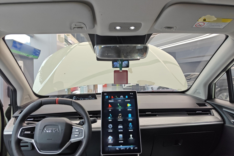 哪吒汽车 哪吒V 2022款 潮 400 Lite中控内饰12