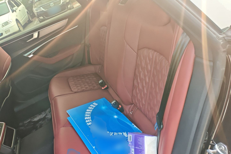 奥迪A7L 2024款 45 TFSI quattro 黑武士版中控内饰21