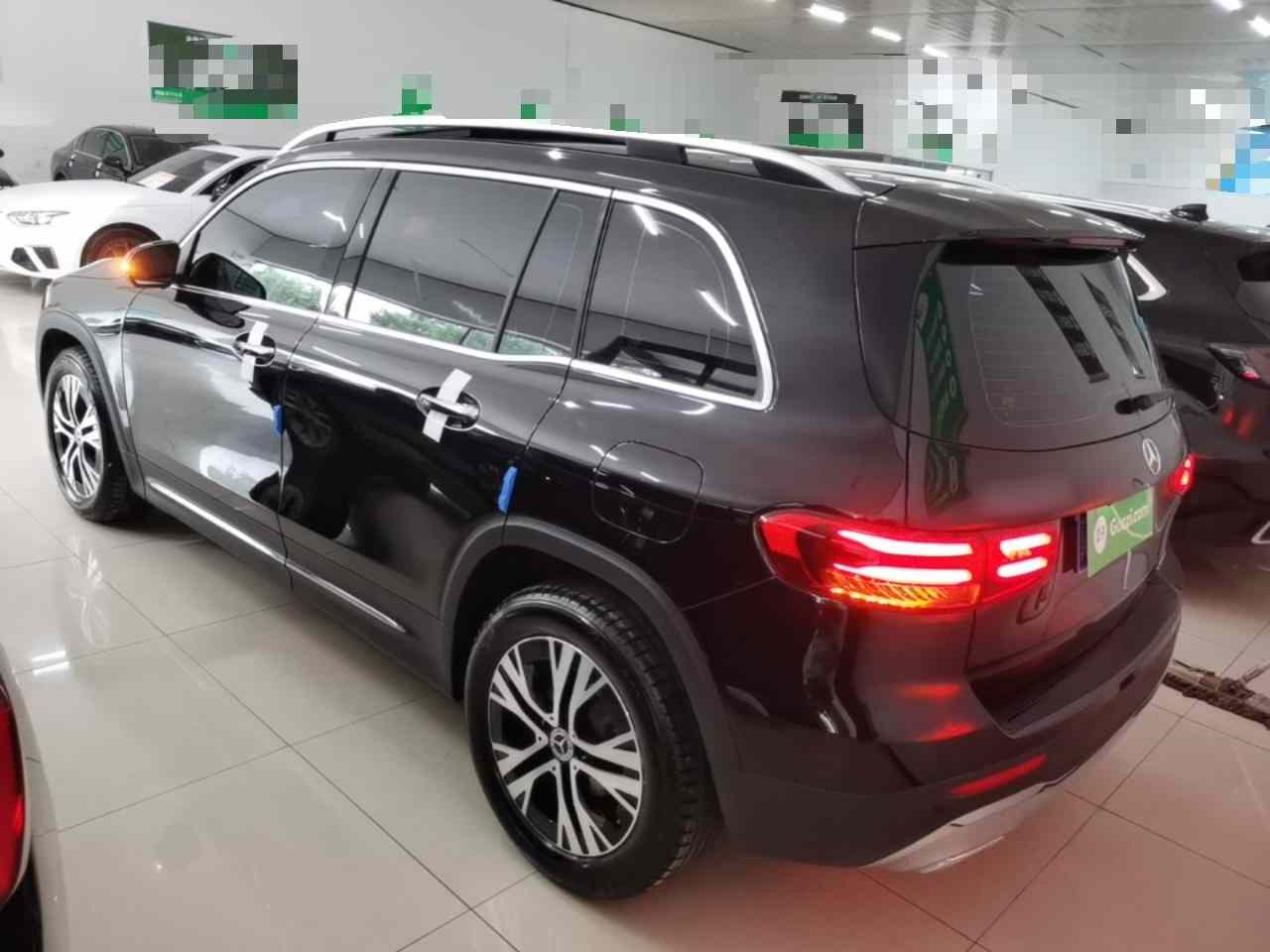 奔驰GLB 2025款 GLB 220 动感型(3)