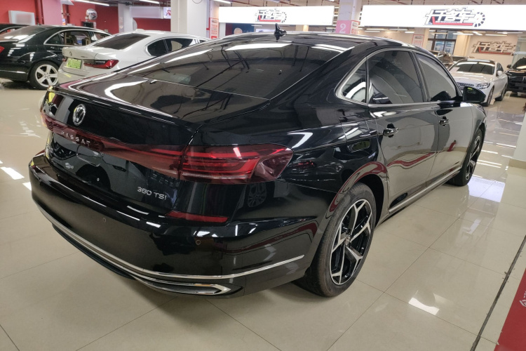 大众 帕萨特 2025款 出众款 380TSI 星空龙腾版车身外观6005