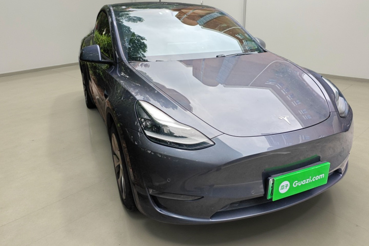 特斯拉 Model Y 2021款 长续航全轮驱动版车身外观3