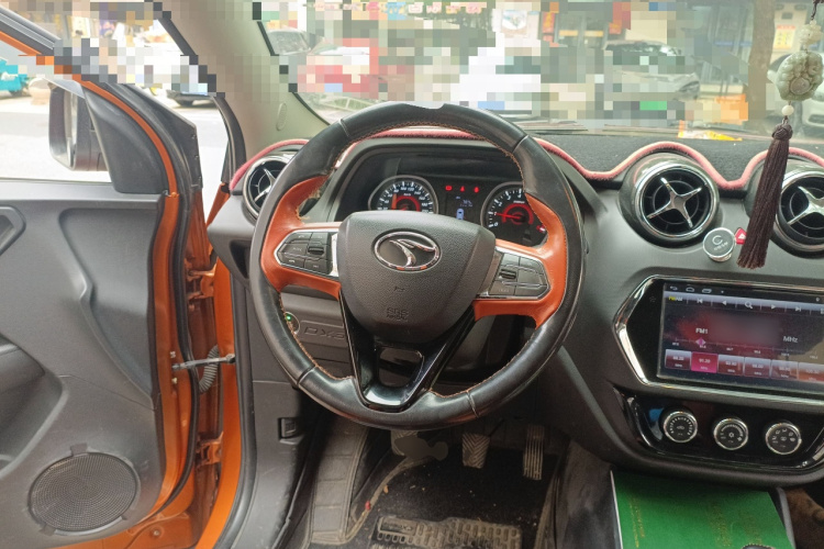 东南DX3 2016款 1.5L 手动尊贵型中控内饰13
