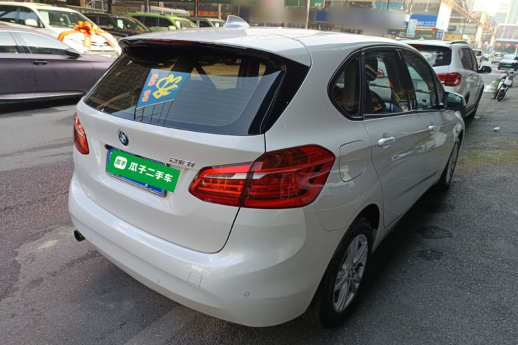 宝马2系多功能旅行车 2015款 218i 领先型车身外观7
