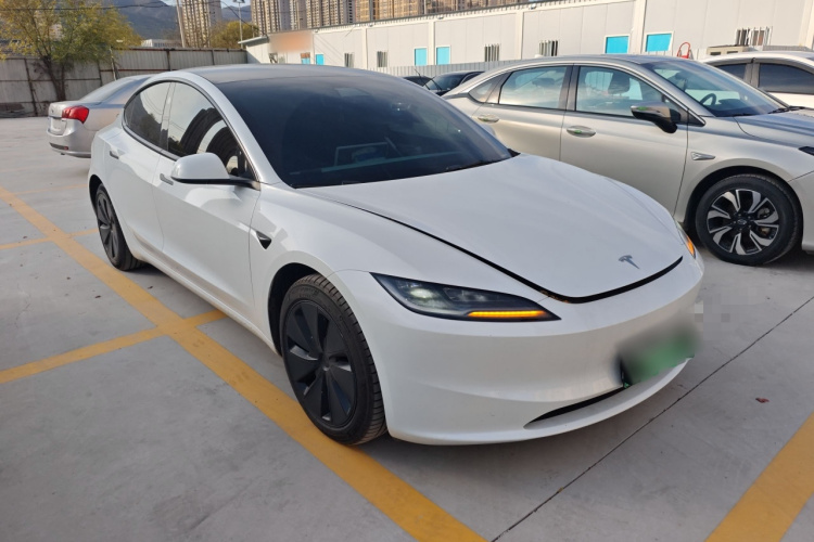 特斯拉 Model 3 2023款 后轮驱动版车身外观3