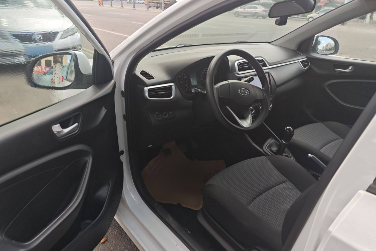 现代 瑞纳 2017款 1.4L 手动焕新版 国VI中控内饰7002