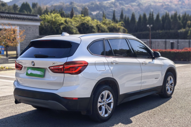 宝马X1 2016款 sDrive18Li 尊享型车身外观6005