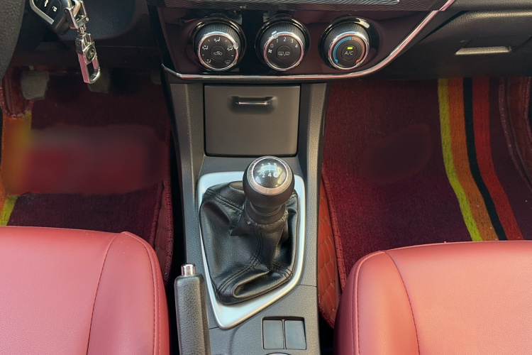 丰田 卡罗拉 2014款 1.6L 手动GL中控内饰7005