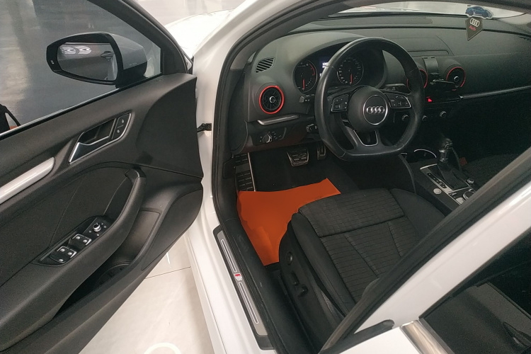 奥迪A3 2020款  Limousine 35 TFSI 运动型 国VI中控内饰20