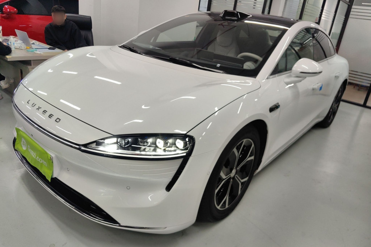 鸿蒙智行 智界S7 2025款 855km Max车身外观1