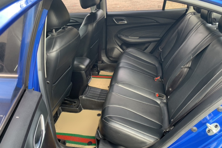 荣威i5 2020款 1.5L 手动4G互联领豪旗舰版中控内饰7006