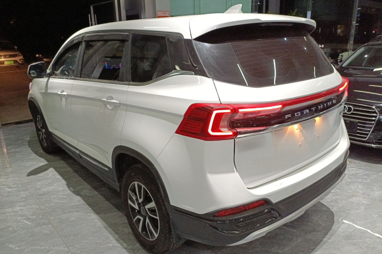 东风风行 风行T5 2024款 盛世款 1.6L 手动寻梦版 五座车身外观6003