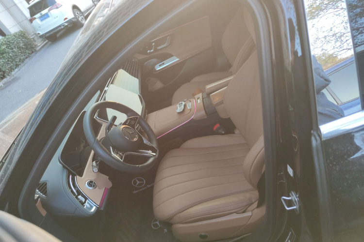 奔驰E级 2024款 E 260 L中控内饰19