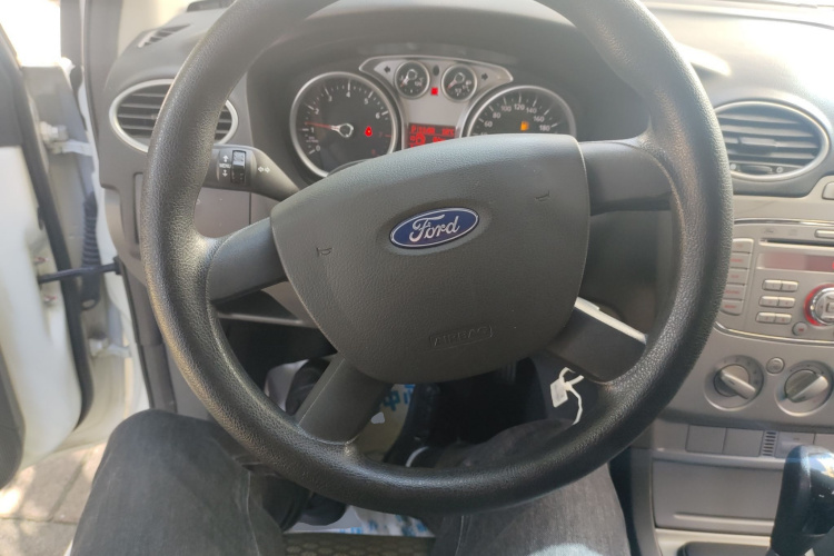 福特 福克斯 2013款 两厢经典 1.8L 自动基本型中控内饰13