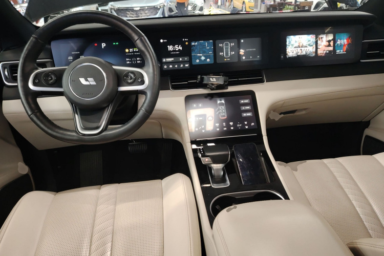 理想汽车 理想ONE 2020款 增程6座版中控内饰7002