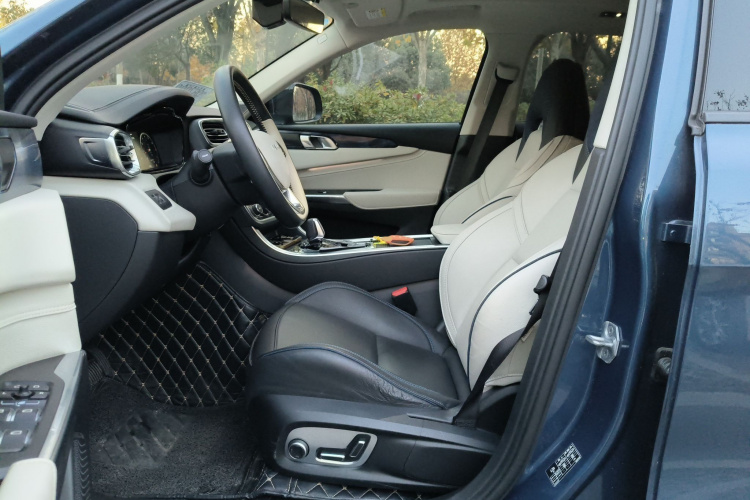 领克01 2017款 2.0T 两驱耀Pro版中控内饰19