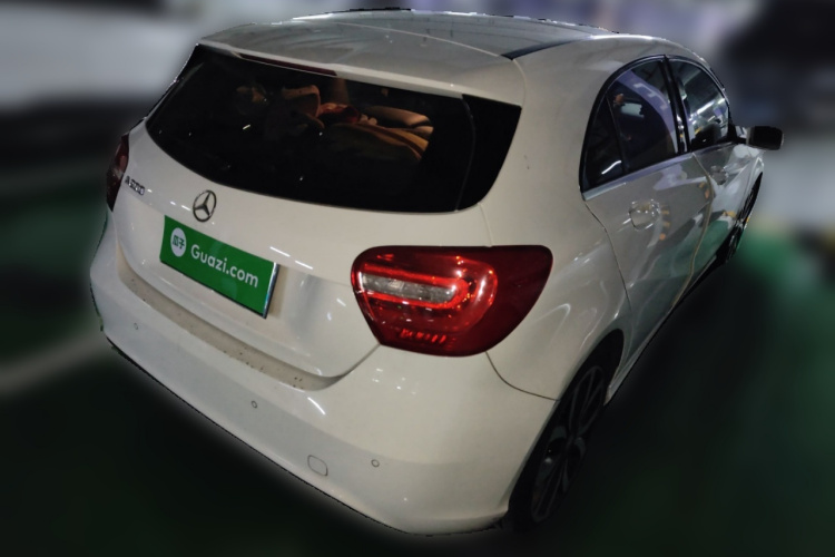 奔驰A级(进口) 2015款 A 200 时尚型车身外观7