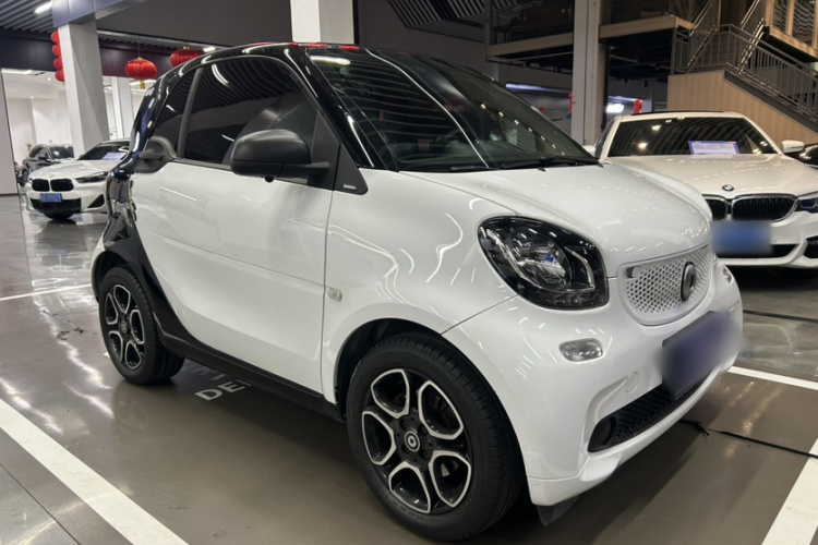 smart fortwo 2019款 0.9T 66千瓦硬顶风擎版 国VI车身外观6003