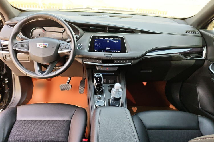 凯迪拉克XT4 2022款 28T 两驱风尚型中控内饰7002