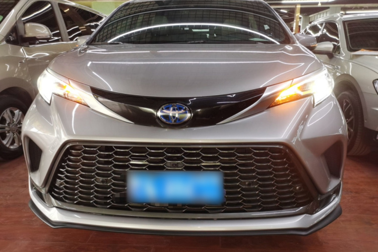 丰田 格瑞维亚 2022款 2.5L混动 尊爵版车身外观6001