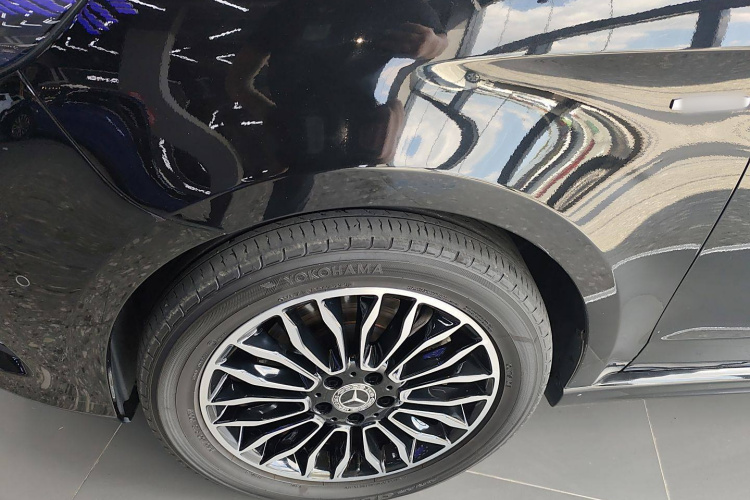 奔驰V级 2018款 V 260 L 尊贵加长版 国VI车身外观6007