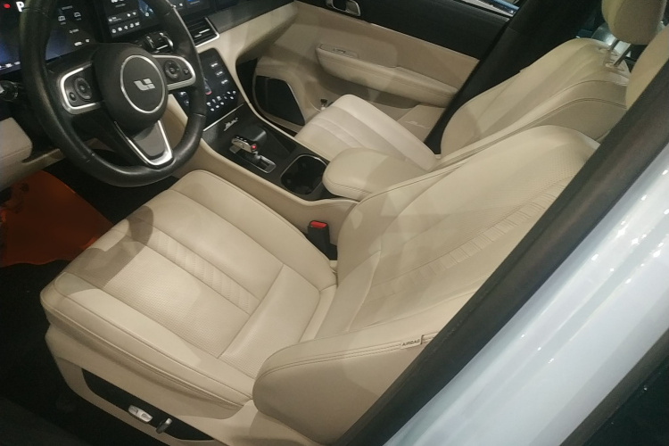 理想汽车 理想ONE 2020款 增程6座版中控内饰19