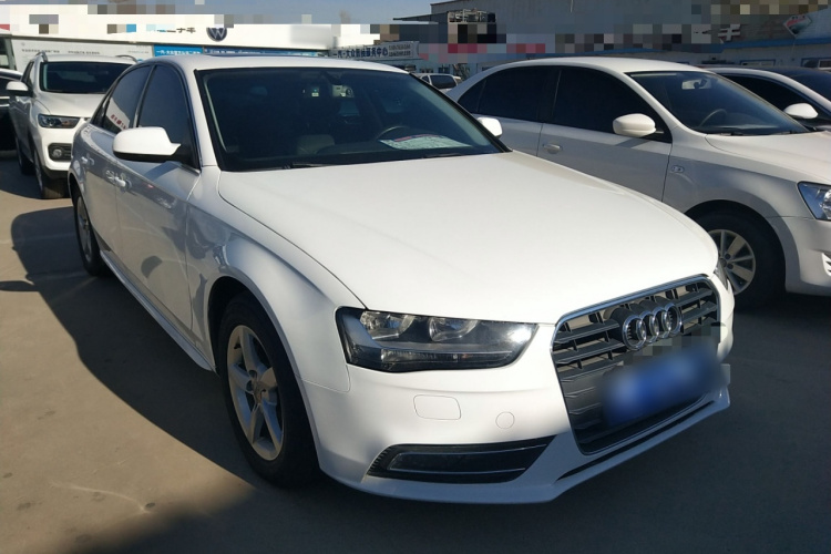 奥迪A4L 2013款 30 TFSI 自动舒适型车身外观3