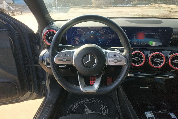 奔驰A级 2020款 A 200 L 运动轿车中控内饰13