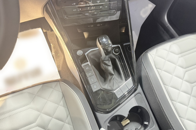 大众 探岳 2025款 众享款 300TSI中控内饰7004