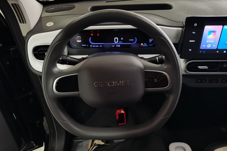 吉利银河 2025款 210km 熊猫卡丁中控内饰13