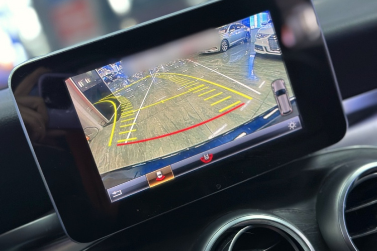 奔驰C级(进口) 2018款 C 200 旅行轿车中控内饰7004