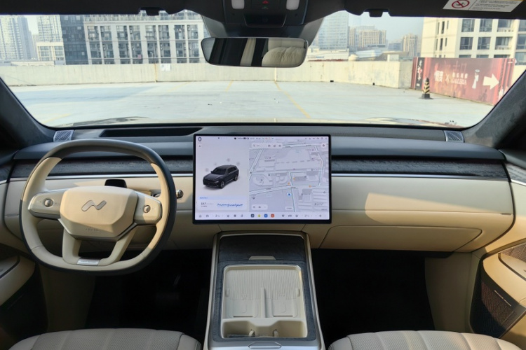 乐道L90 2025款 Ultra 六座版中控内饰7001