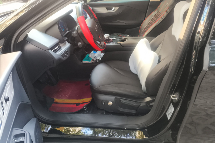 红旗E-QM5 2023款 620km PLUS中控内饰19