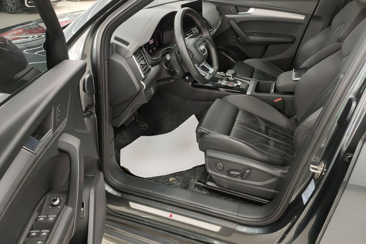 奥迪Q5L Sportback 2021款 40 TFSI 时尚型中控内饰20