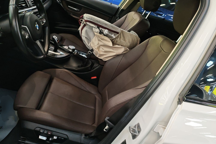 宝马3系 2019款 320Li M运动套装中控内饰19