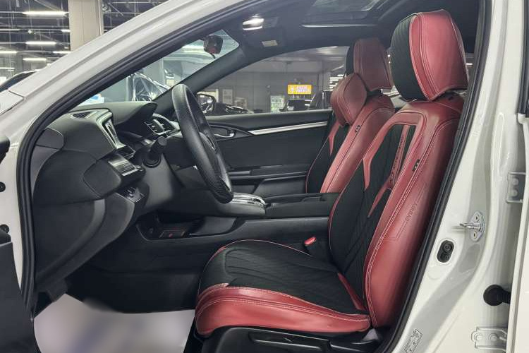 本田 思域 2021款 HATCHBACK 220TURBO CVT新锐控局部细节9004