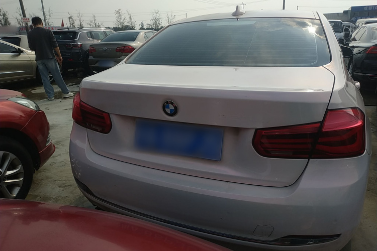 宝马3系 2016款 320Li 时尚型车身外观6