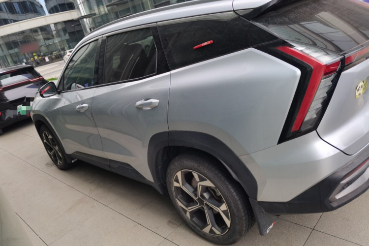 吉利汽车 博越L 2023款 1.5TD DCT尊贵型车身外观4