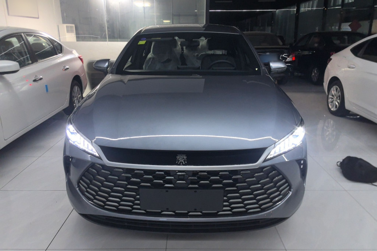 比亚迪 秦PLUS 2025款 DM-i 智驾版 55KM领先型车身外观6001