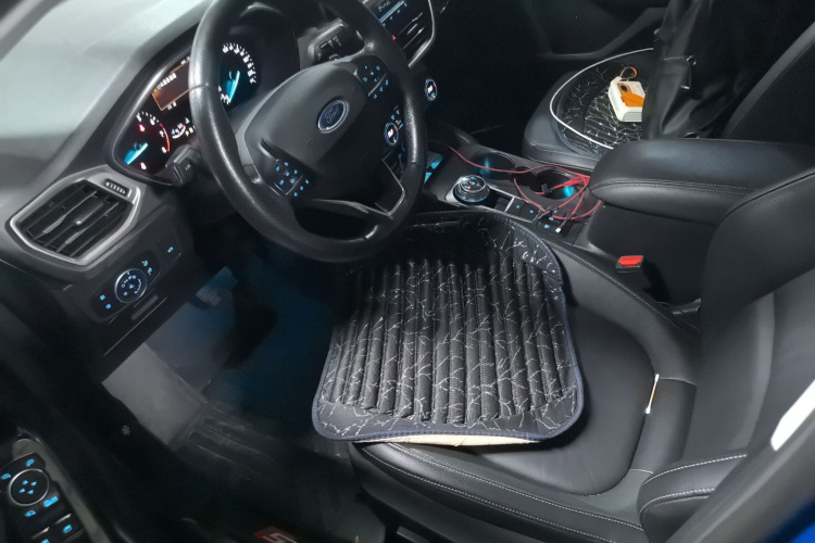 福特 福克斯 2019款 三厢 EcoBoost 180 自动锋耀型中控内饰19