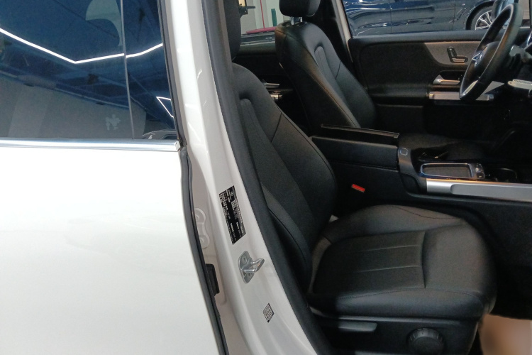 奔驰GLB 2024款 GLB 200 动感型局部细节41