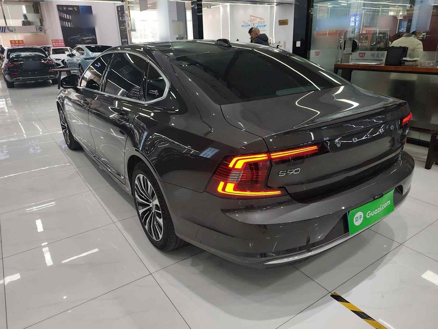 沃尔沃S90 2025款 B5 智逸豪华版(3)