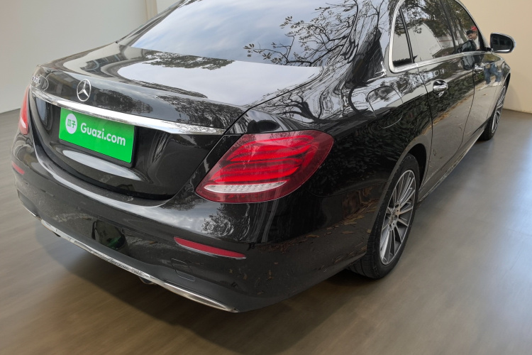 奔驰E级 2018款 E 300 L 豪华型车身外观7