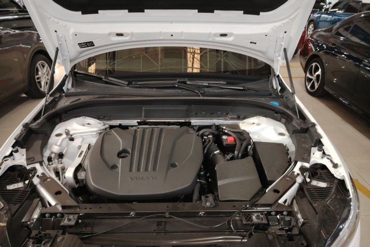 沃尔沃XC60 2023款 B5 四驱智远豪华版机舱底盘24