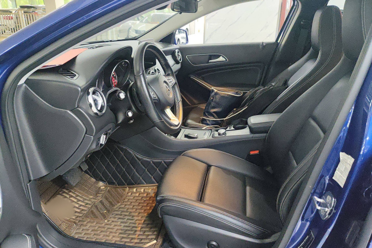 奔驰GLA 2018款 GLA 200 动感型局部细节19