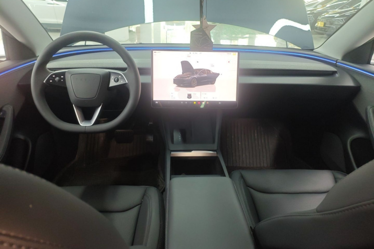 特斯拉 Model 3 2025款 后轮驱动版中控内饰7002