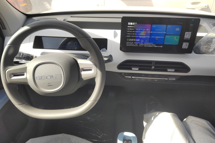 吉利银河 2024款 熊猫mini 200km 耐力熊中控内饰12